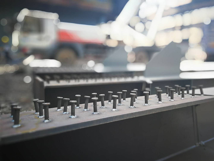 H型鋼梁、格構(gòu)柱