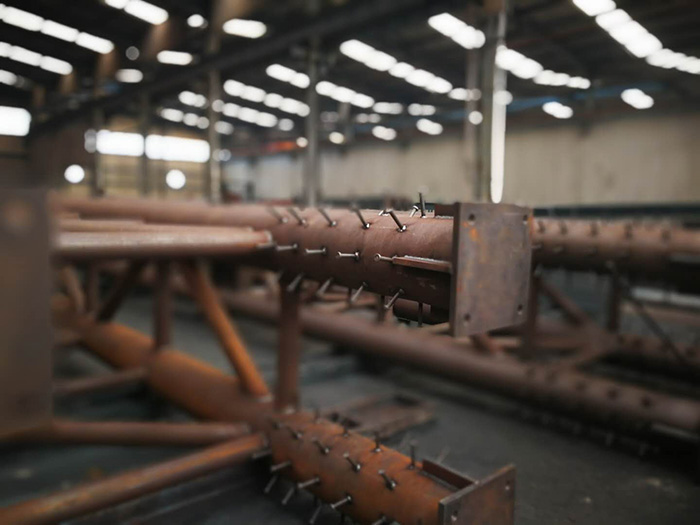 H型鋼梁、格構柱