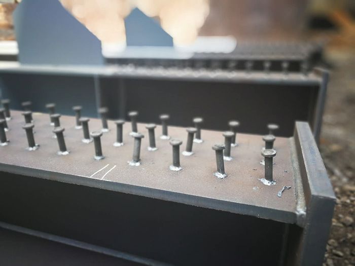 H型鋼梁、格構(gòu)柱