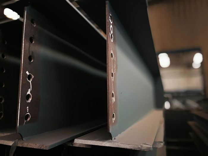 H型鋼梁、格構柱